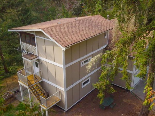 9891 Spalding Rd, Pender Island, BC V0N 2M3