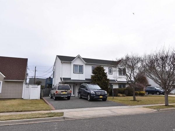 86 Weaving Lane, Wantagh, NY 11793