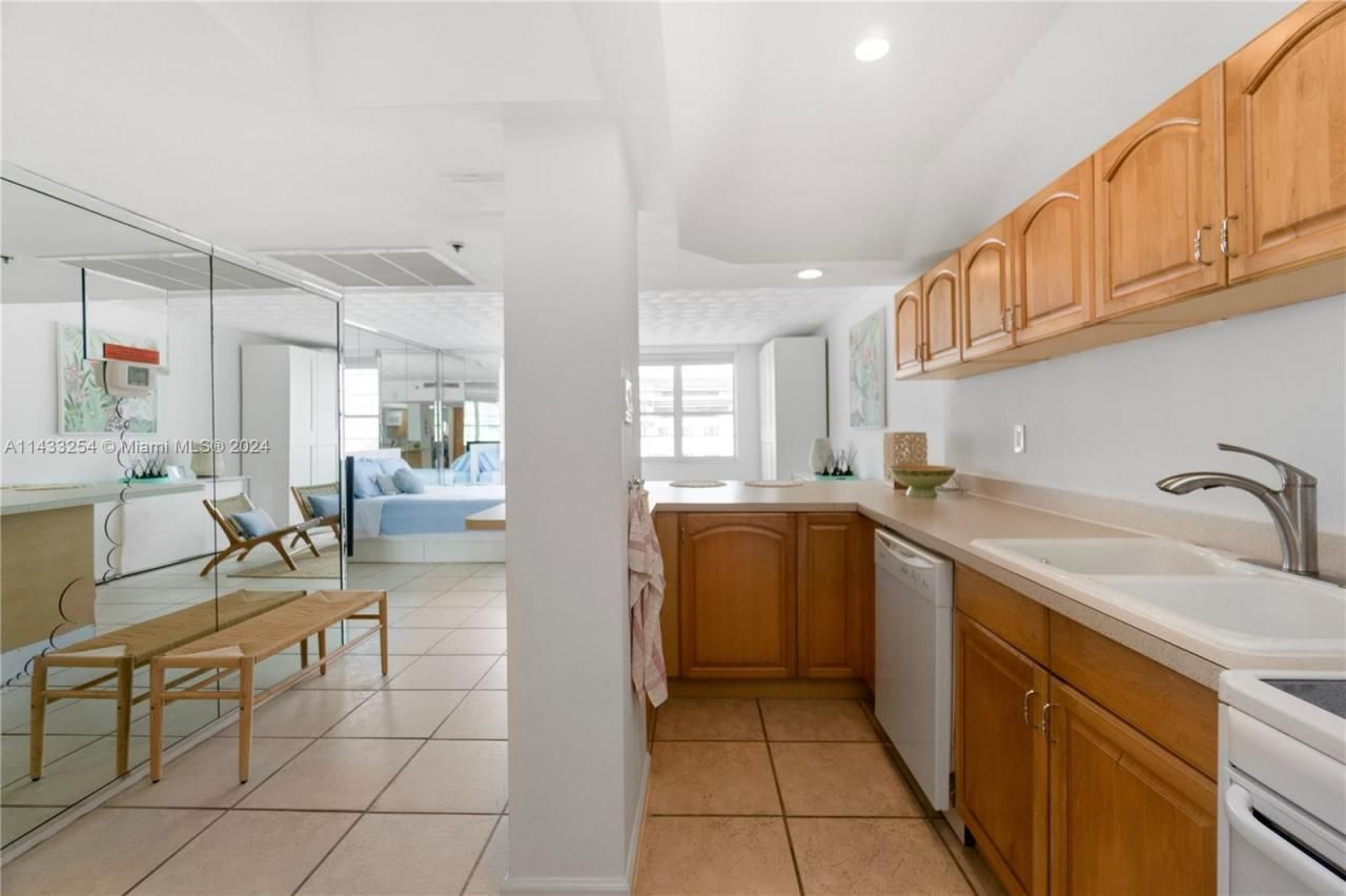 100 Lincoln Rd, Unit 1039, Miami Beach, FL 33139 Photo