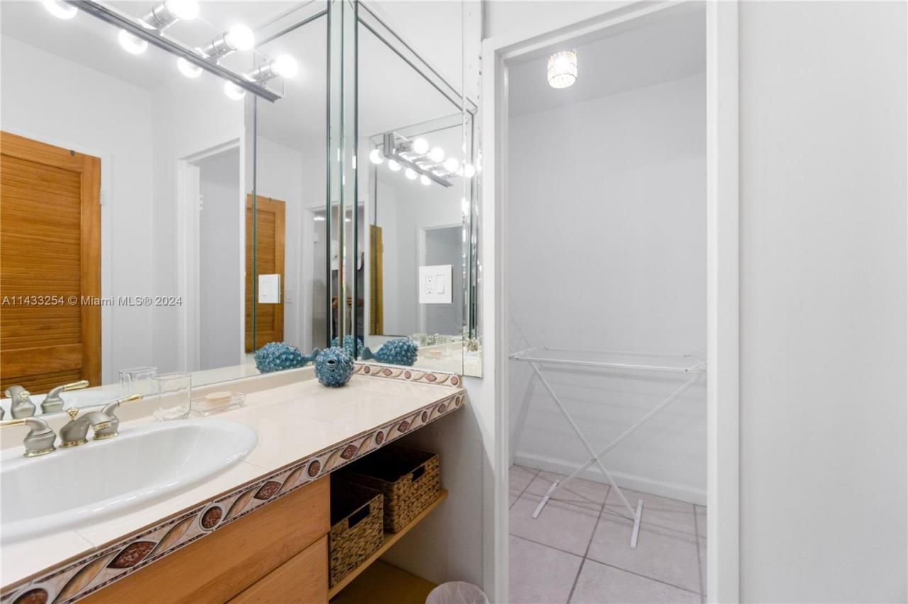 100 Lincoln Rd, Unit 1039, Miami Beach, FL 33139 Photo