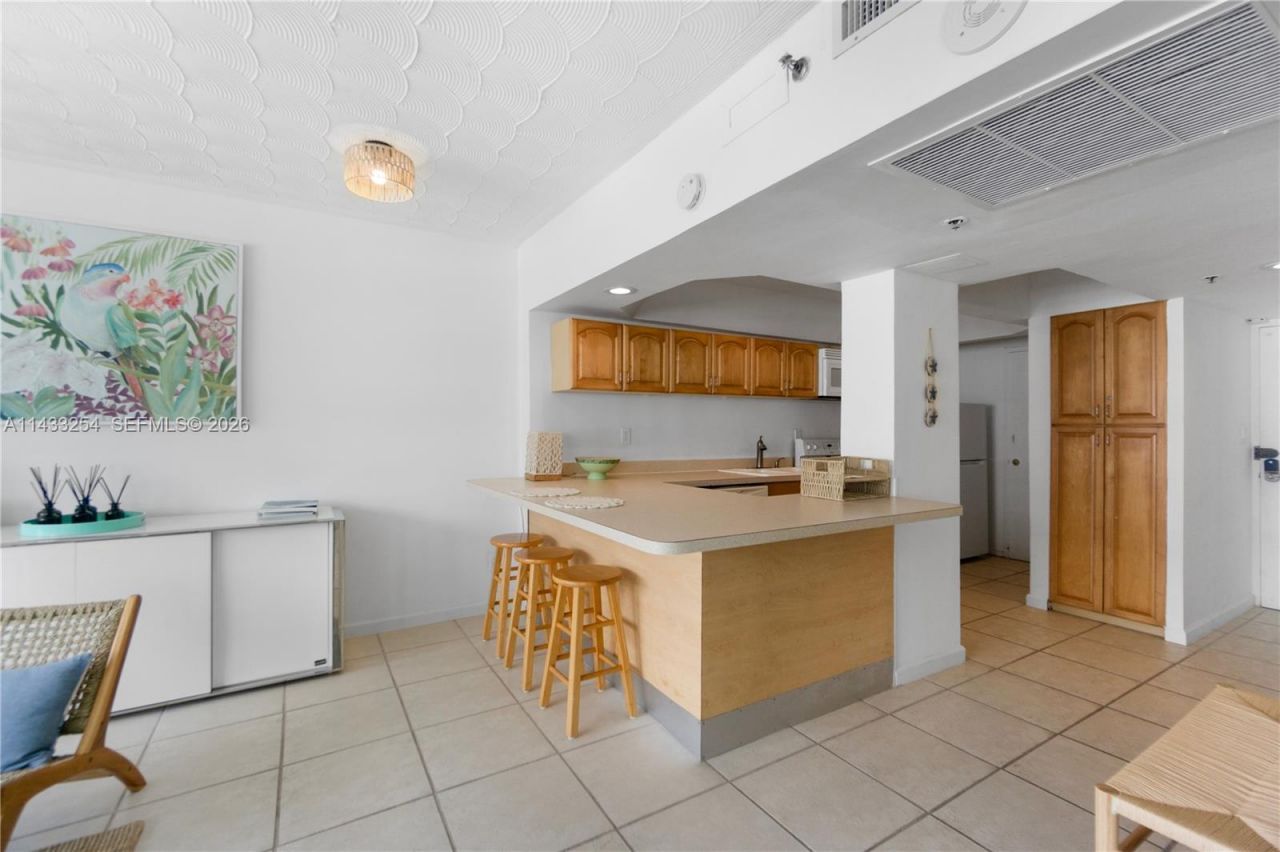 100 Lincoln Rd, Unit 1039, Miami Beach, FL 33139 Photo