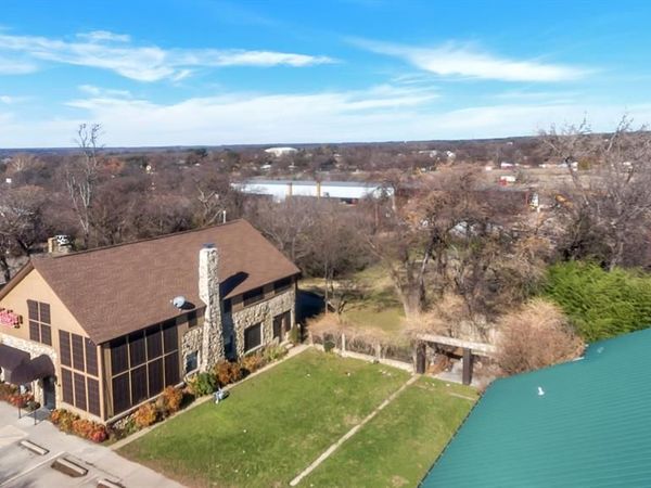 6712 Azle Avenue, Lake Worth, TX 76135