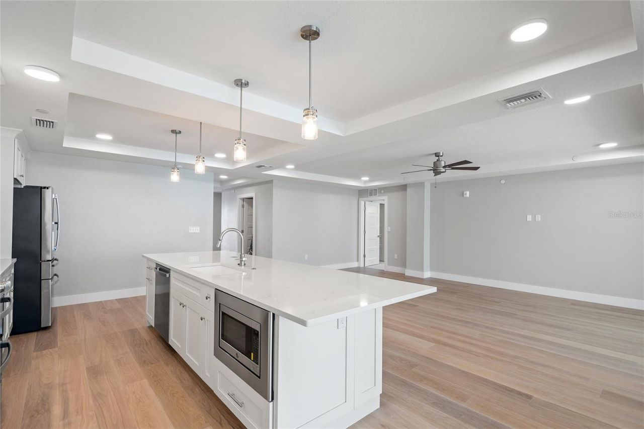 14048 Gulf Boulevard, Unit 402, Madeira Beach, FL 33708 Photo