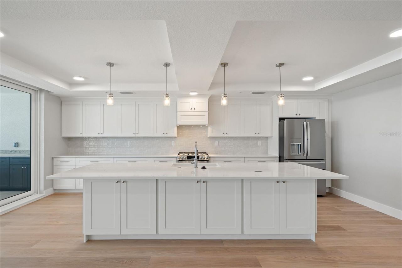 14048 Gulf Boulevard, Unit 402, Madeira Beach, FL 33708 Photo