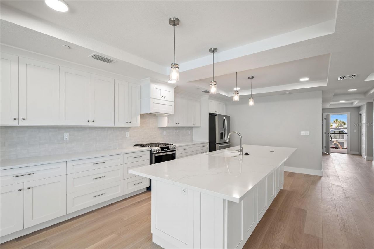 14048 Gulf Boulevard, Unit 402, Madeira Beach, FL 33708 Photo