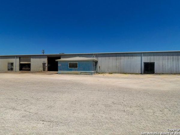 1538 N Highway 123, Karnes City, TX 78118