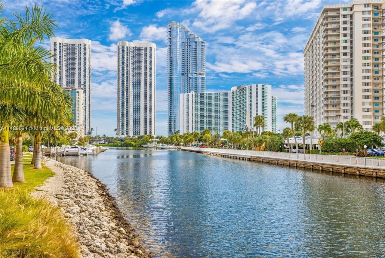 400 Kings Point Dr, Unit 1406, Sunny Isles Beach, FL 33160 Photo