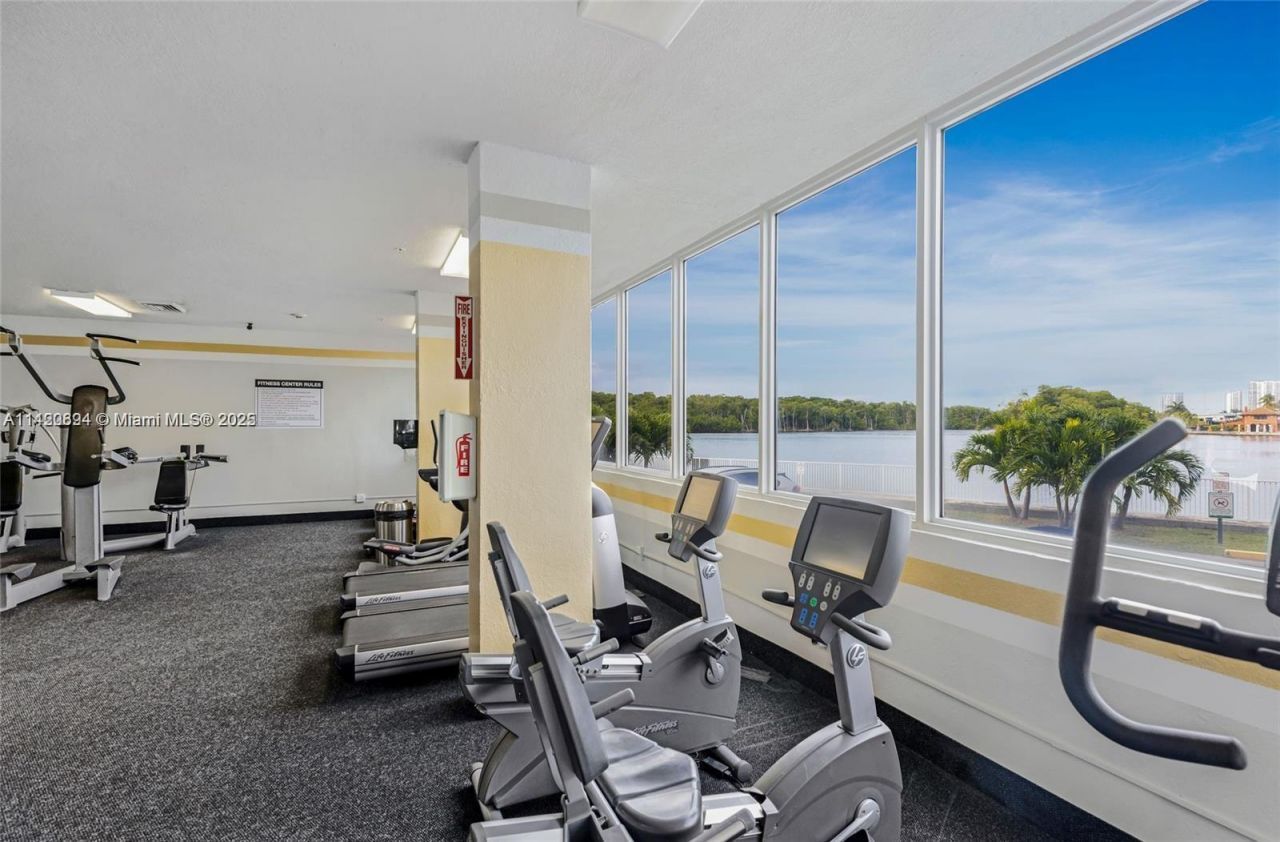 400 Kings Point Dr, Unit 1406, Sunny Isles Beach, FL 33160 Photo