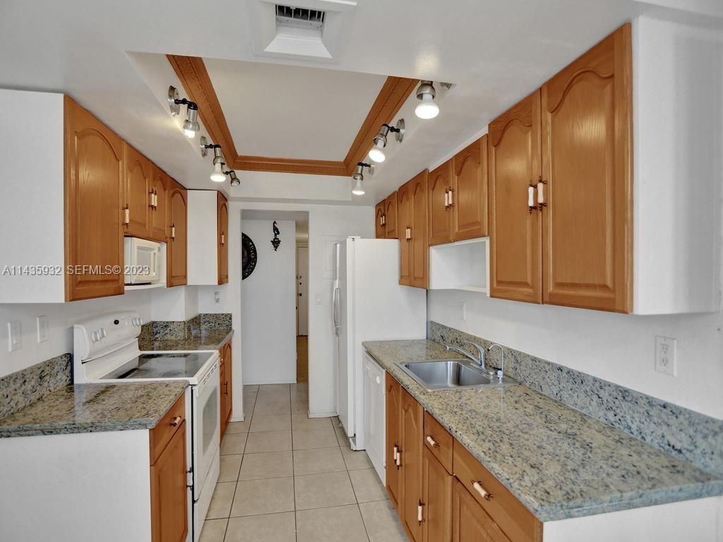 18051 Biscayne Blvd, Unit 304, Aventura, FL 33160 Photo