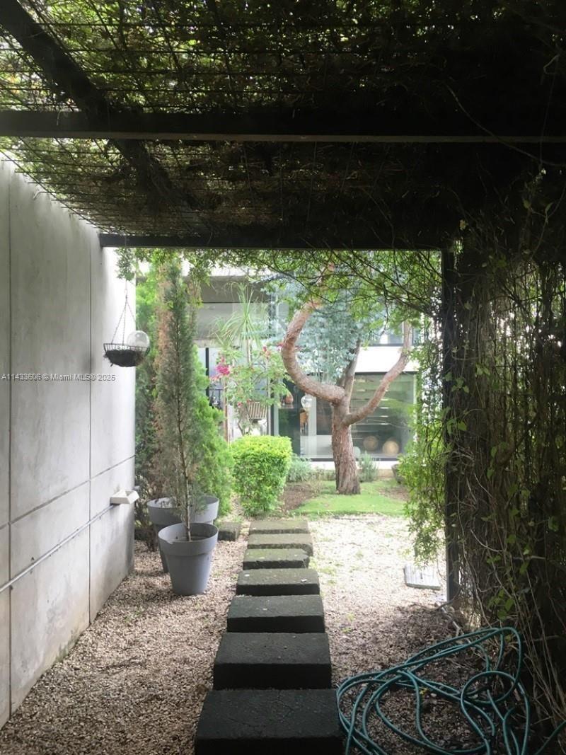 46 Cerro Real Alto Las Palomas, , CR 00000 Photo