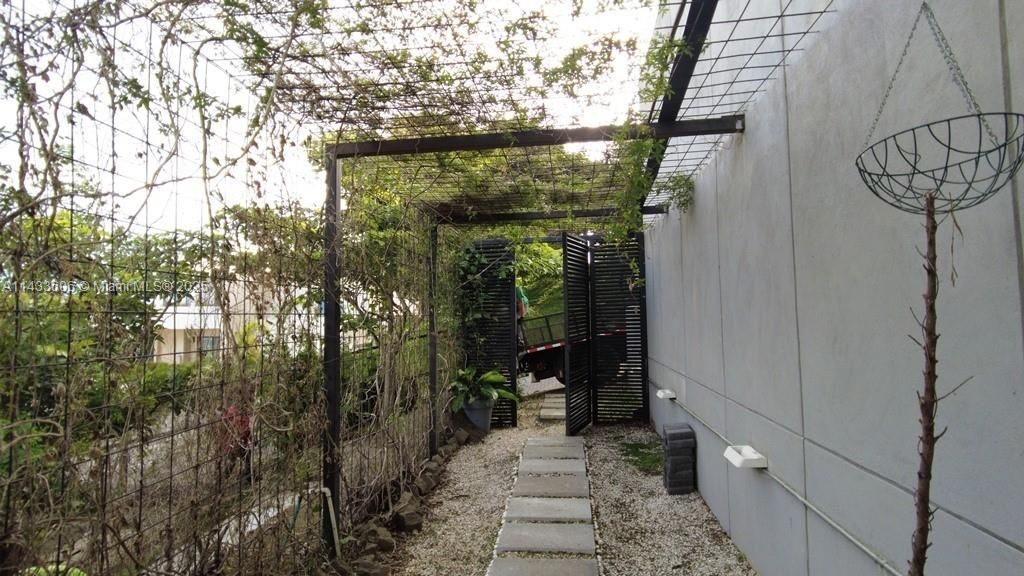 46 Cerro Real Alto Las Palomas, , CR 00000 Photo