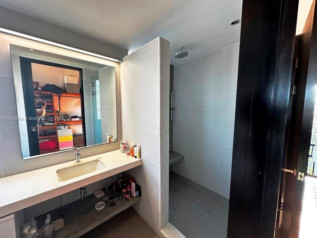 46 Cerro Real Alto Las Palomas, , CR 00000 Photo