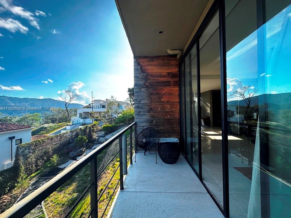 46 Cerro Real Alto Las Palomas, , CR 00000 Photo