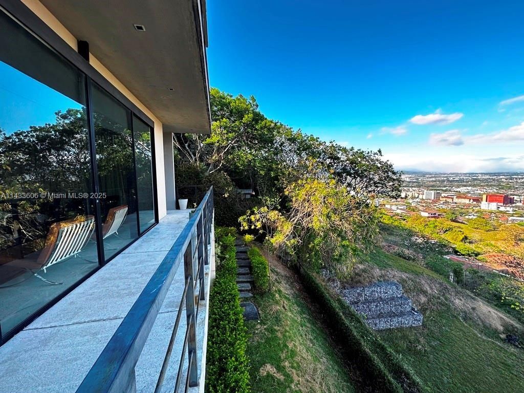 46 Cerro Real Alto Las Palomas, , CR 00000 Photo