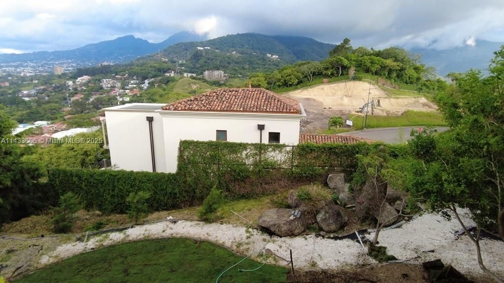 46 Cerro Real Alto Las Palomas, , CR 00000 Photo