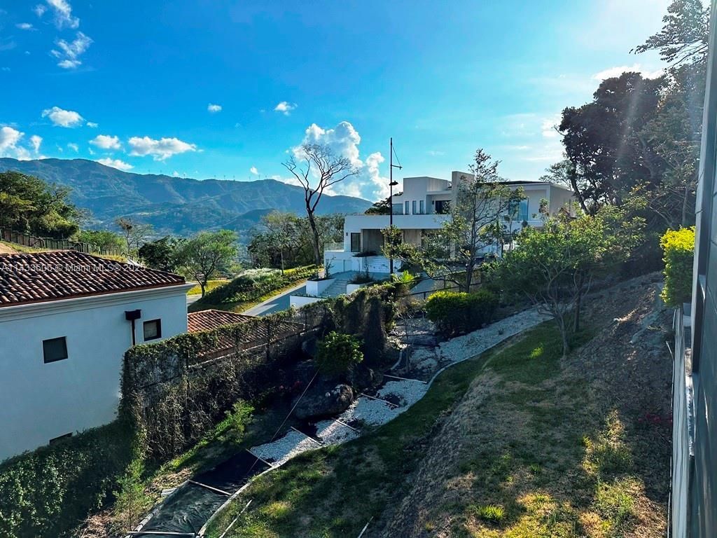 46 Cerro Real Alto Las Palomas, , CR 00000 Photo