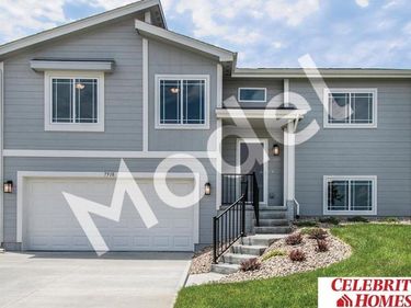 7918 N 113 Avenue, Omaha, NE 68142