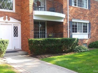 1761 HUNTINGWOOD Lane, Bloomfield Hills, MI 48304