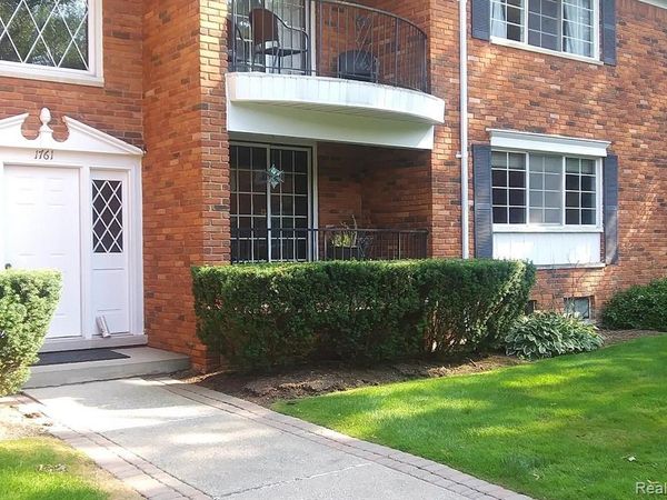 1761 HUNTINGWOOD Lane, Bloomfield Hills, MI 48304
