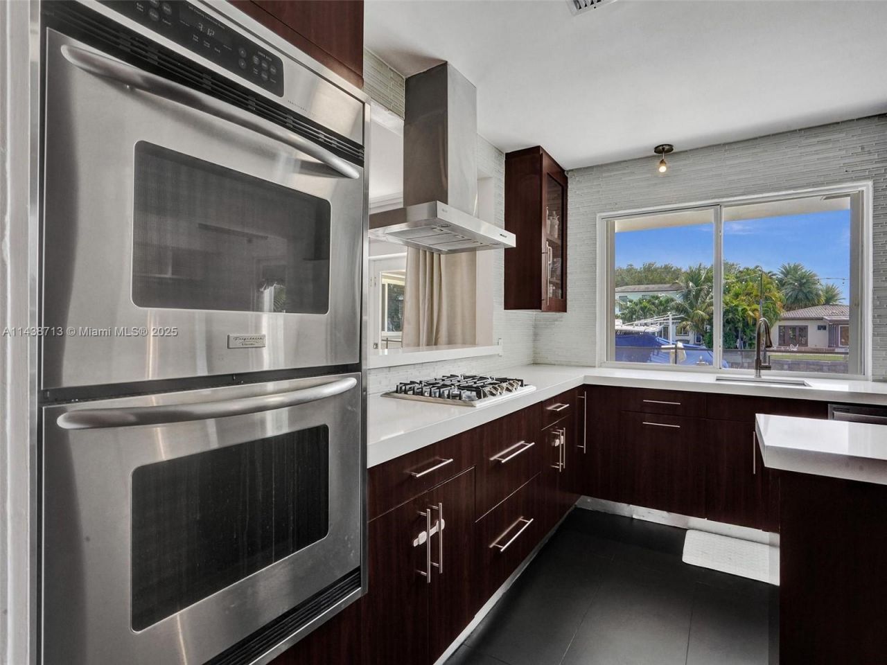 1912 NE 119th Rd, North Miami, FL 33181 Photo