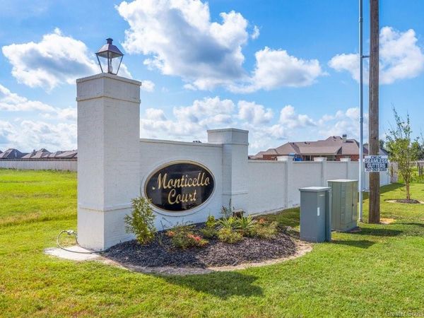 863 Mary Diane McCall Street, Lake Charles, LA 70605