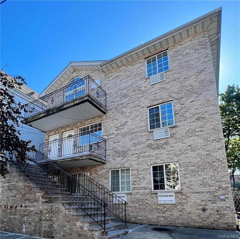 856 Van Nest Avenue, Bronx, NY 10462 Main Photo