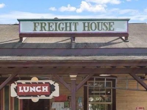 11 East Main St, Erving, MA 01344