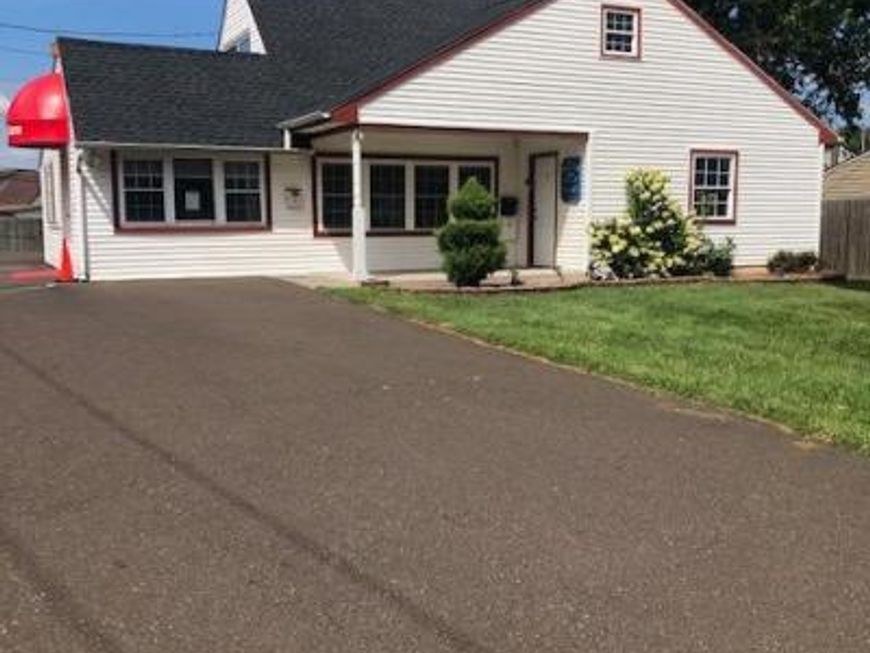 1 Plumbridge Drive, Levittown, PA 19056 Main Photo