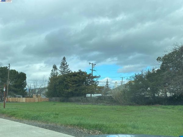 1698 D Street, Napa, CA 94559