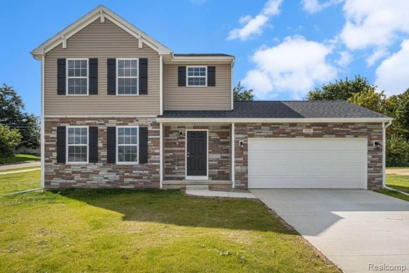 1135 Lancaster Street, Lapeer, MI 48446 Main Photo