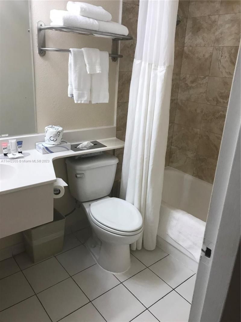 19201 Collins Ave, Unit 637, Sunny Isles Beach, FL 33160 Photo