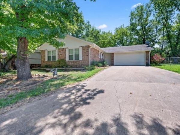 121 W 9th Place S, Claremore, OK 74017