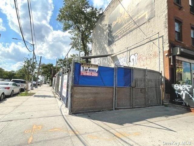 196 Rockaway Avenue, Brooklyn, NY 11233 Main Photo