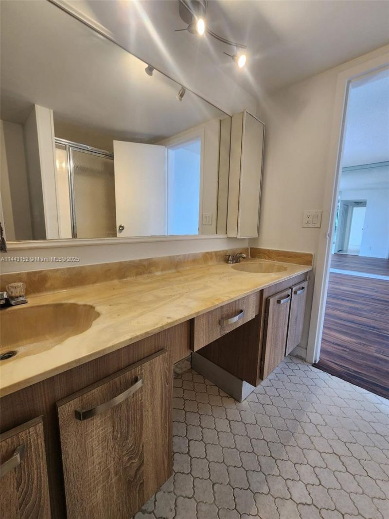 13499 Biscayne Blvd, Unit 1513, North Miami, FL 33181 Photo