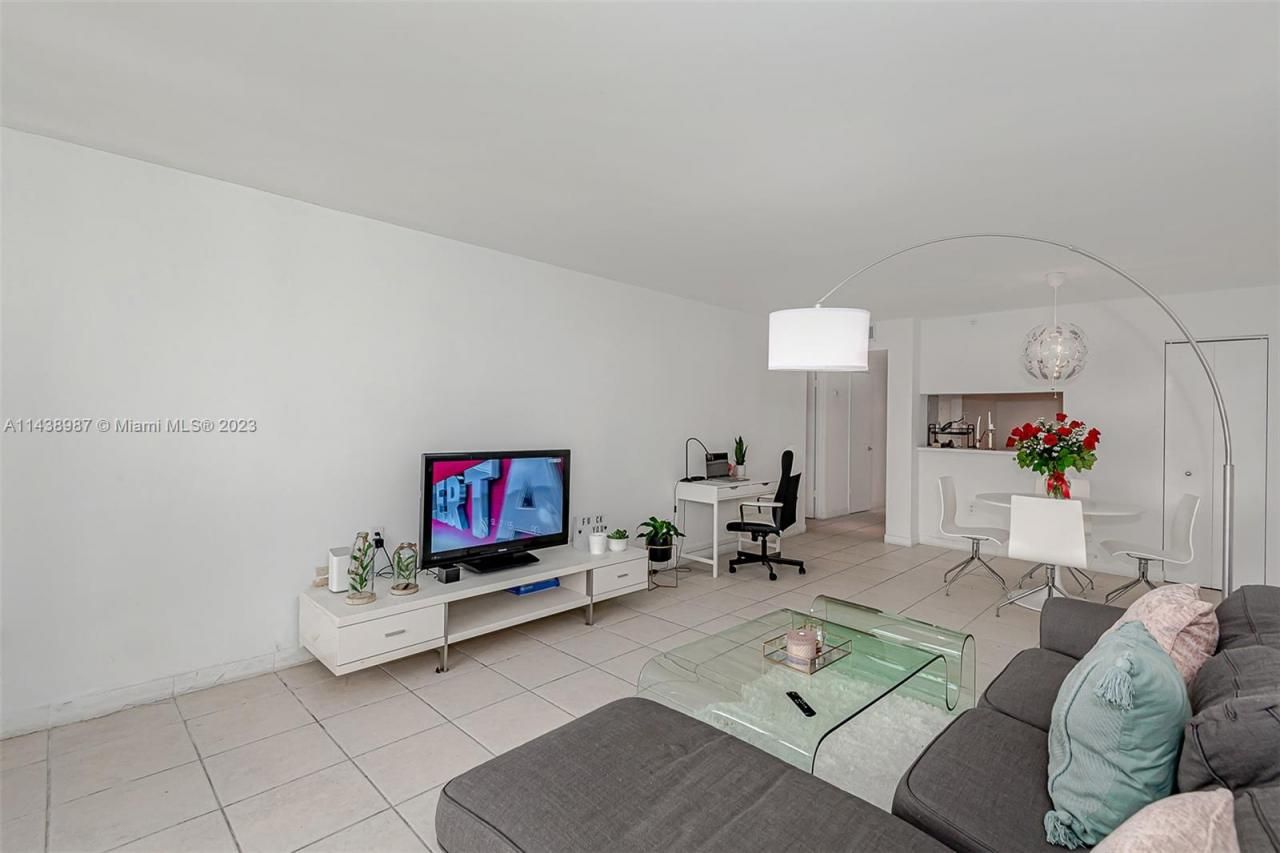 555 NE 15th St, Unit 32E, Miami, FL 33132 Photo