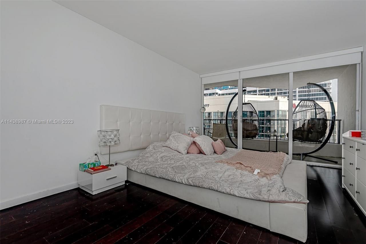 555 NE 15th St, Unit 32E, Miami, FL 33132 Photo