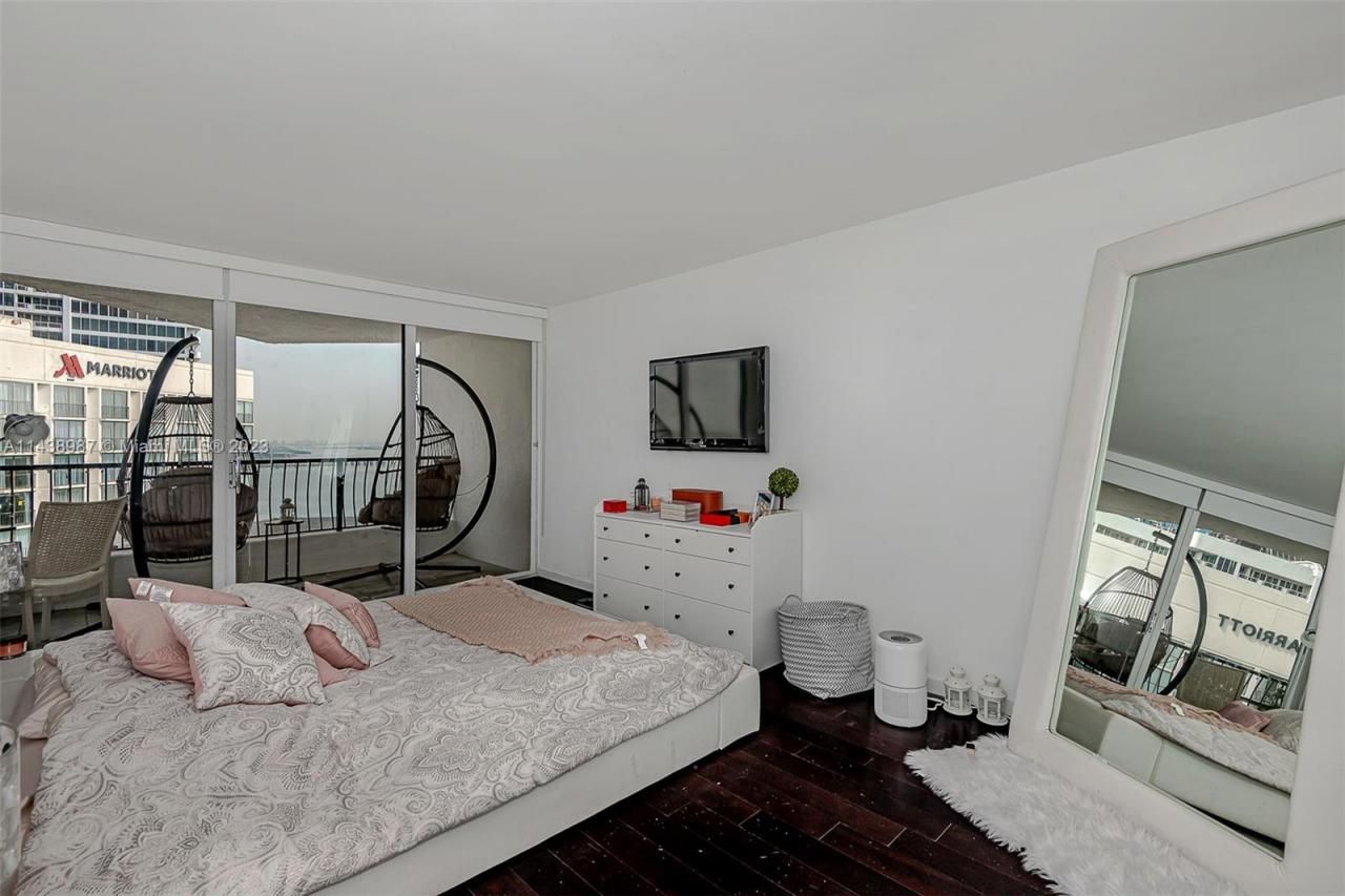 555 NE 15th St, Unit 32E, Miami, FL 33132 Photo