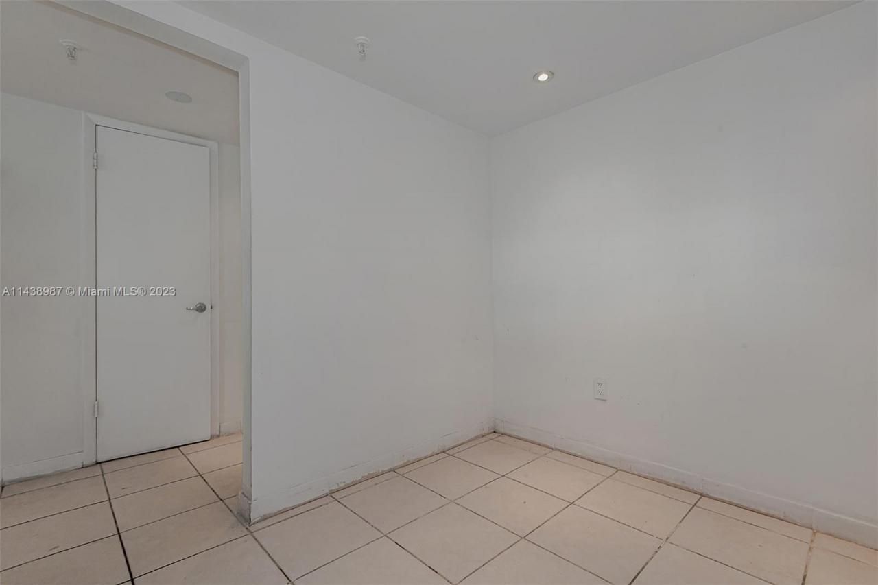 555 NE 15th St, Unit 32E, Miami, FL 33132 Photo