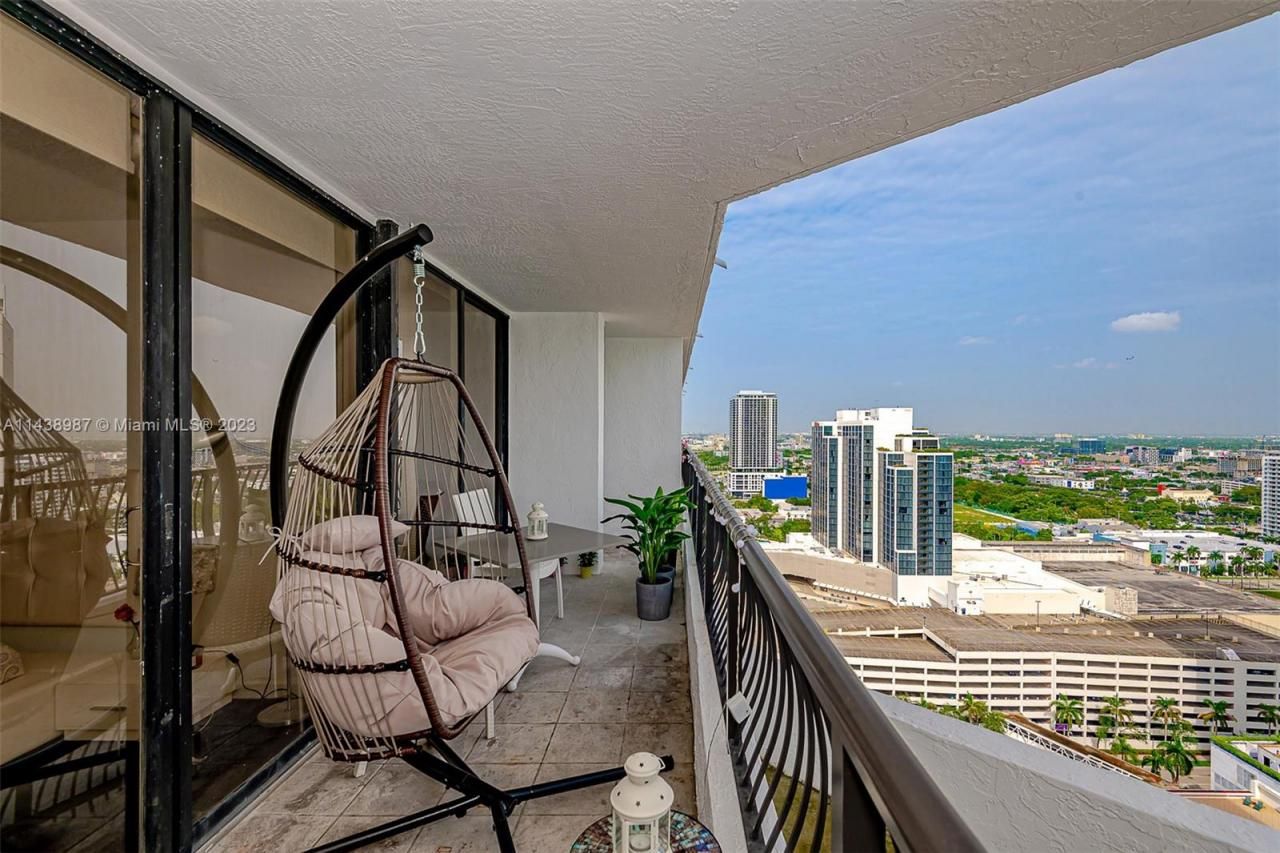 555 NE 15th St, Unit 32E, Miami, FL 33132 Photo