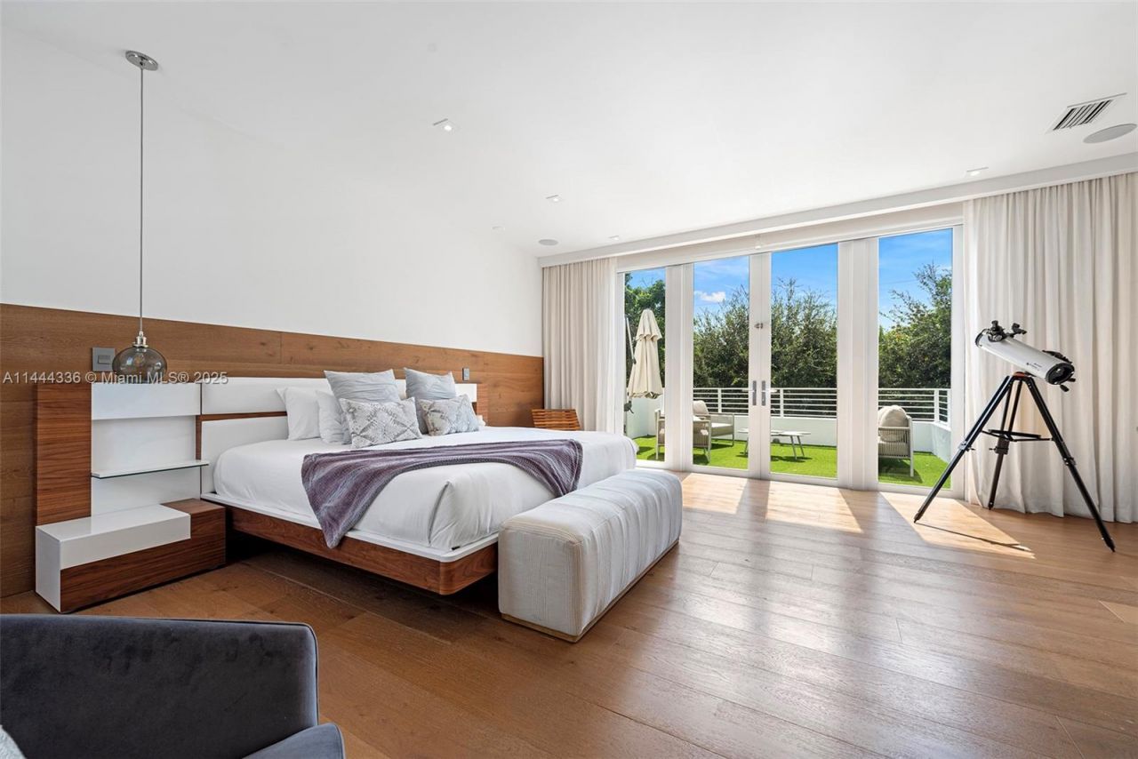 7930 SW 52nd Ct, Miami, FL 33143 Photo