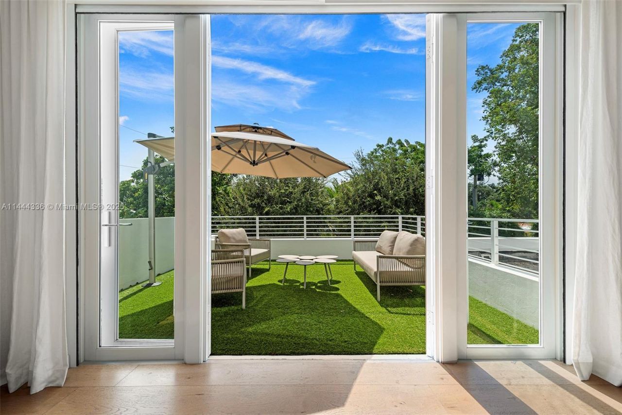 7930 SW 52nd Ct, Miami, FL 33143 Photo