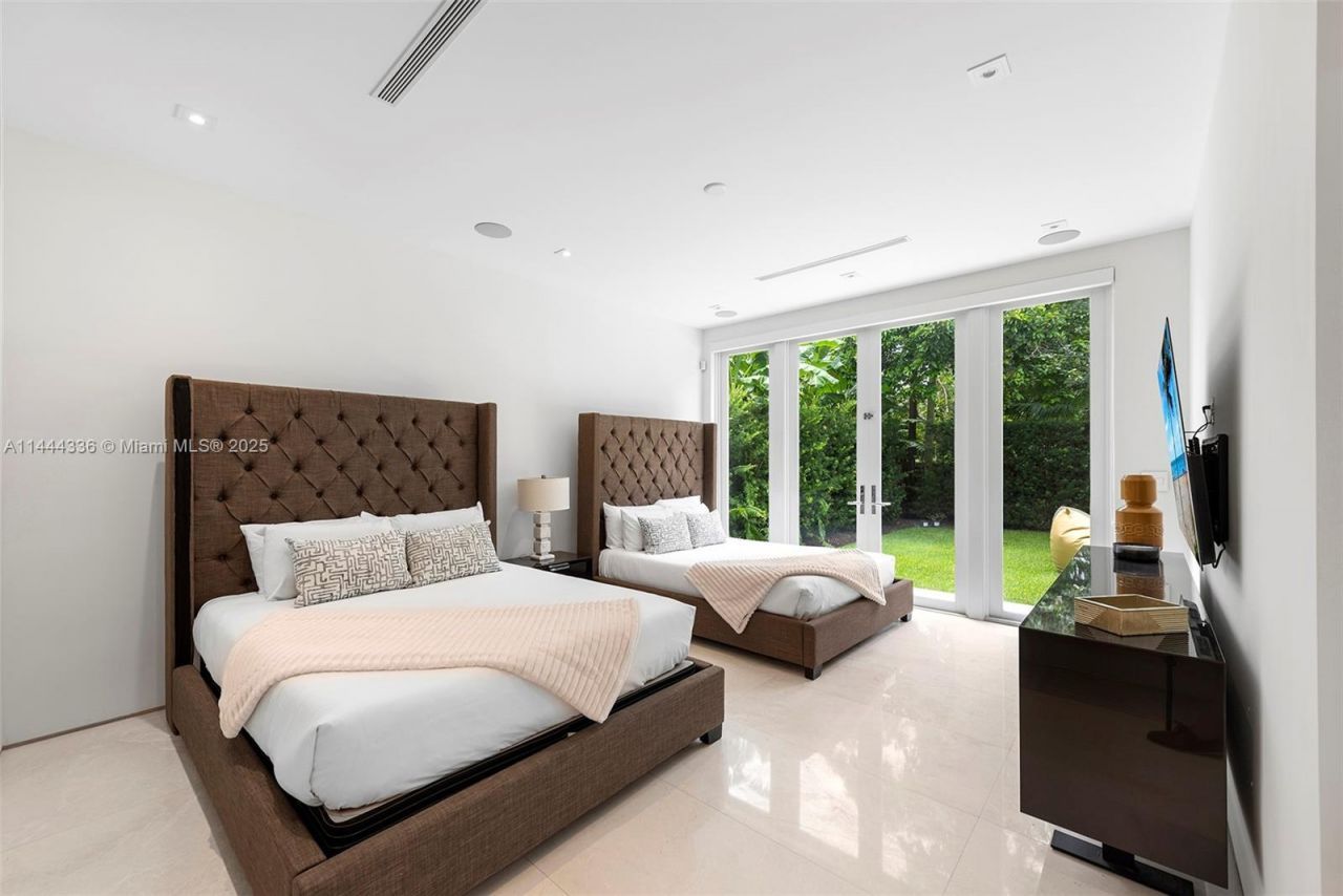 7930 SW 52nd Ct, Miami, FL 33143 Photo