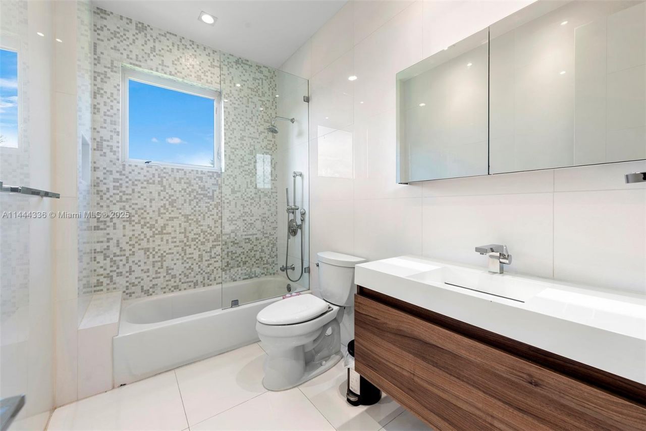 7930 SW 52nd Ct, Miami, FL 33143 Photo