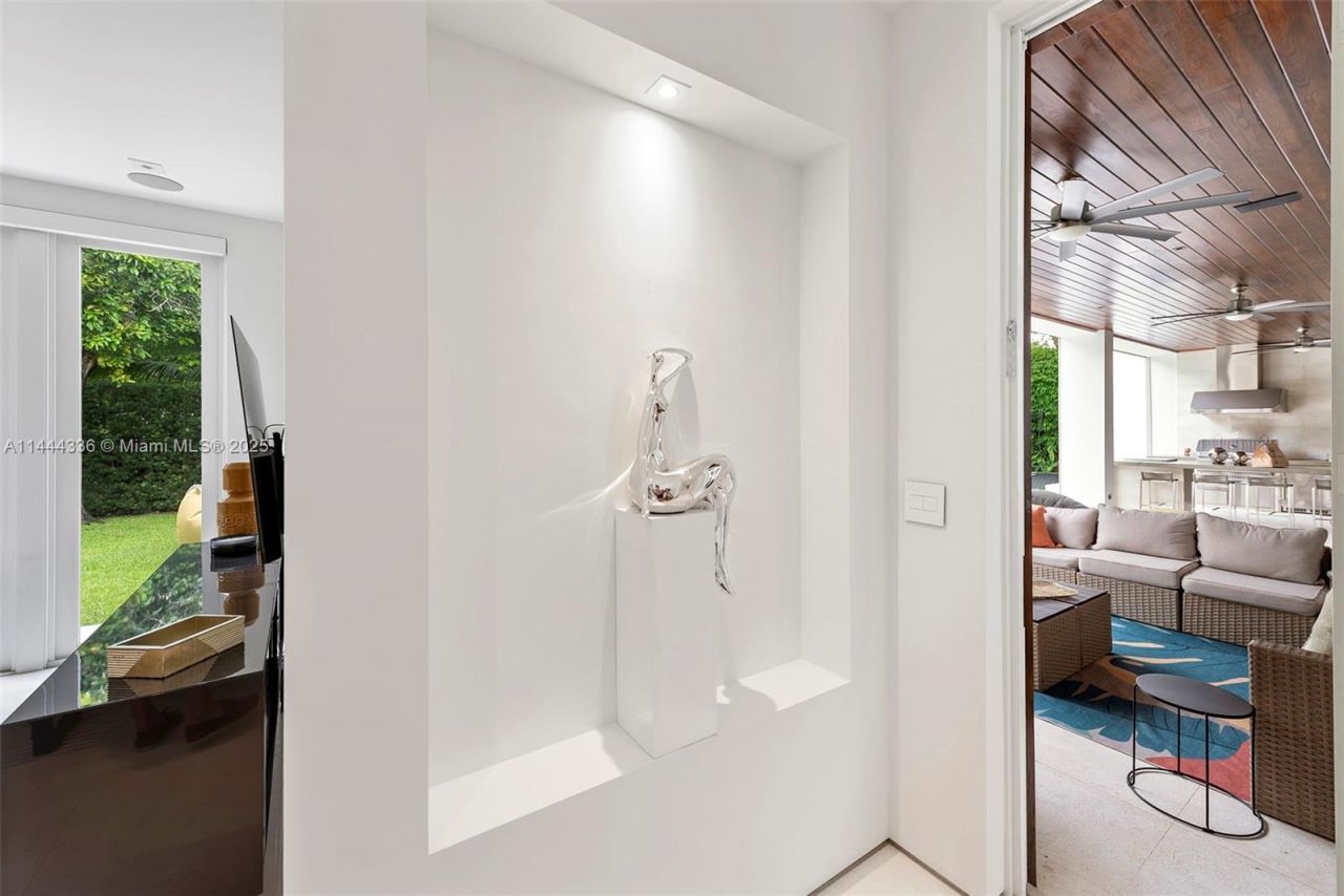 7930 SW 52nd Ct, Miami, FL 33143 Photo