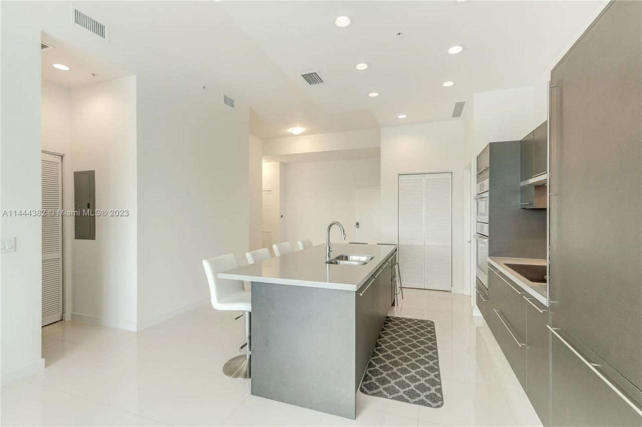 7825 NW 107th Ave, Unit 816, Doral, FL 33178 Photo