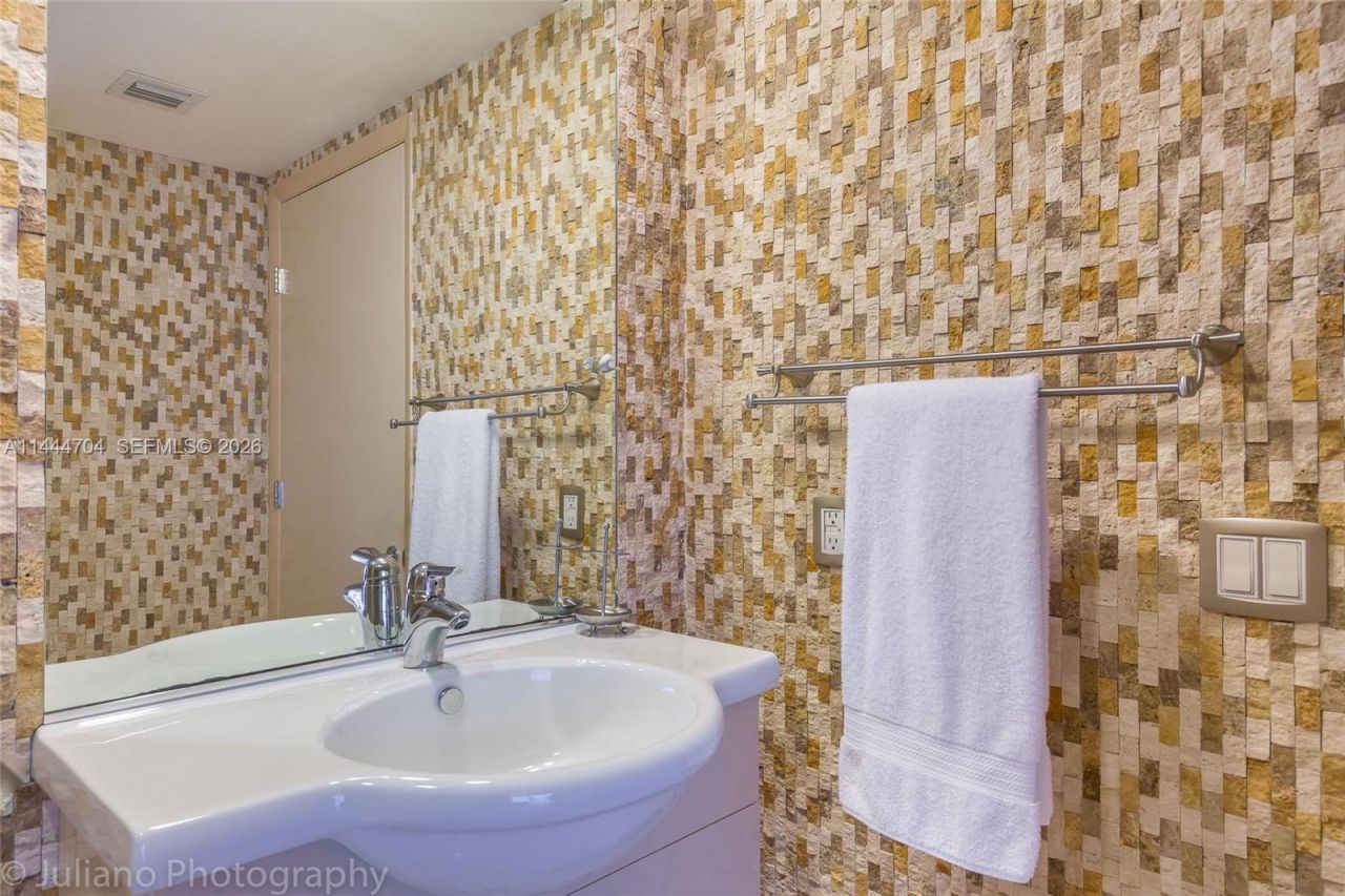 1830 S Ocean Dr, Unit 1107, Hallandale Beach, FL 33009 Photo