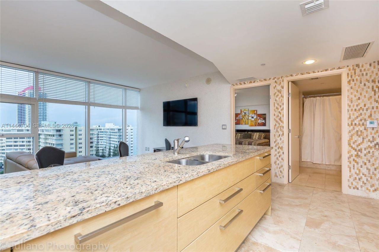 1830 S Ocean Dr, Unit 1107, Hallandale Beach, FL 33009 Photo