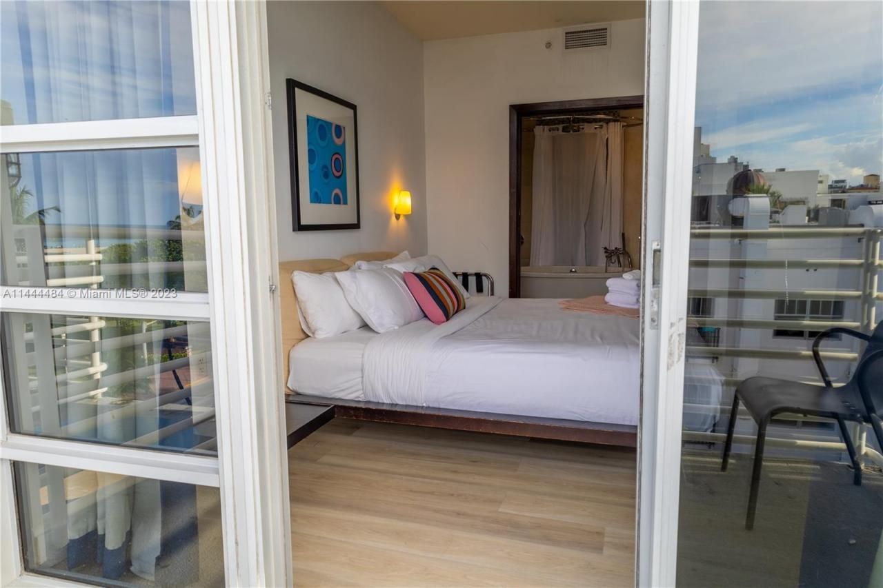 1052 Ocean Dr, Unit C503, Miami Beach, FL 33139 Photo