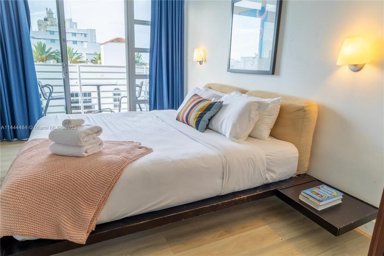 1052 Ocean Dr, Unit C503, Miami Beach, FL 33139 Photo