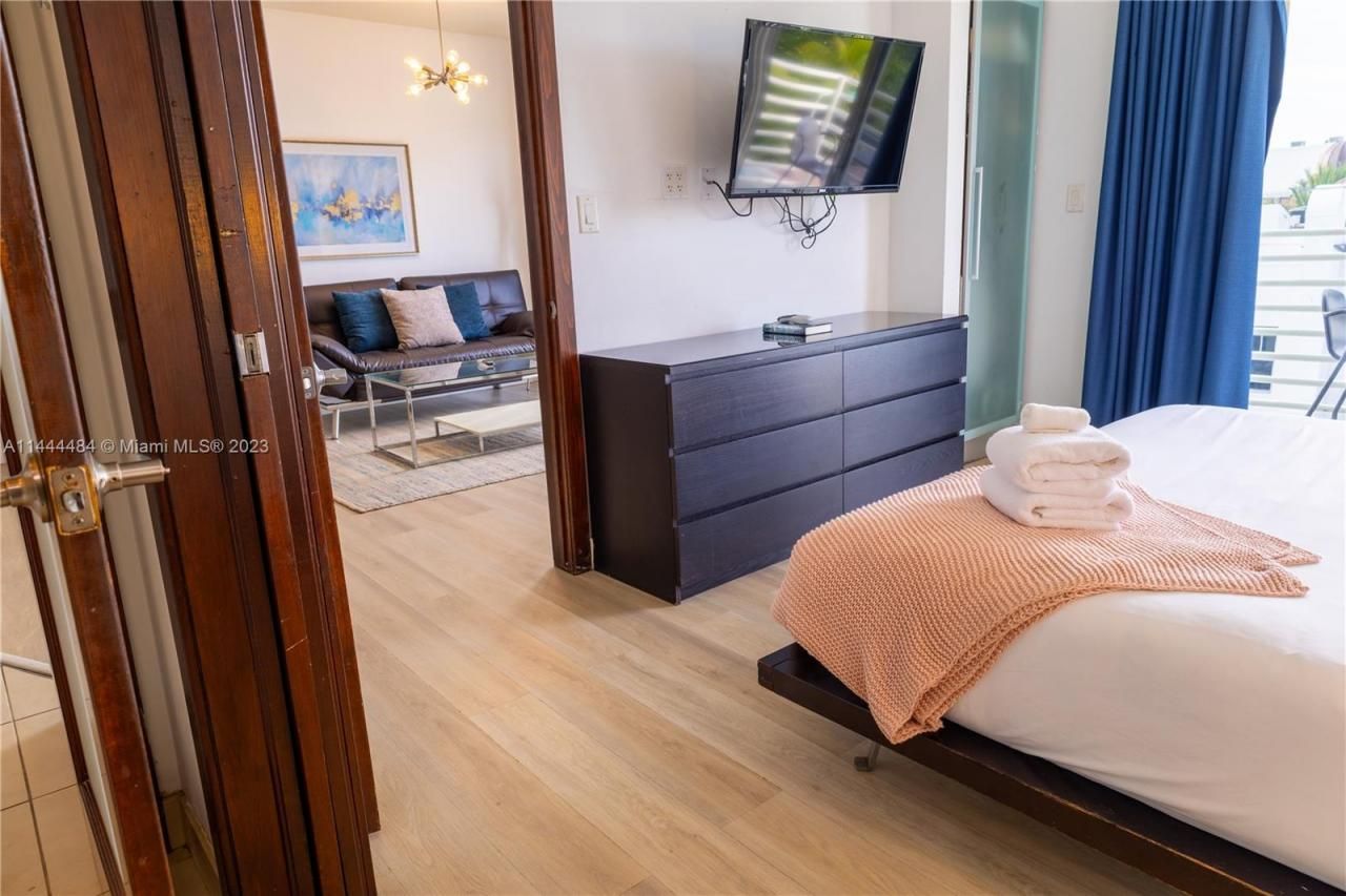 1052 Ocean Dr, Unit C503, Miami Beach, FL 33139 Photo